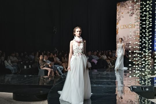 Cinobi tampilkan 38 koleksi gaya Renaissance di "Semarang Luxury Wedding"