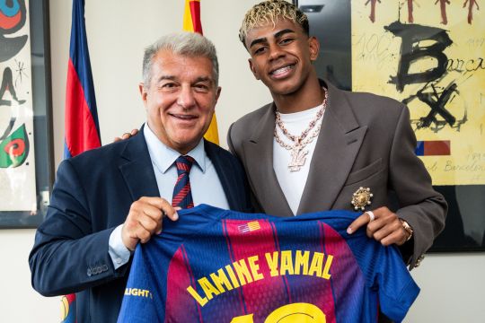 Lamine Yamal tetap di Barcelona, teken kontrak Rp18,9 triliun hingga 2031