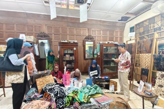 Komisi VII  DPR kunjungi Kampung Batik Laweyan Surakarta