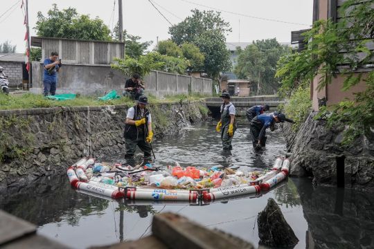 BRI jaga ekosistem lewat bersih sungai bersama komunitas