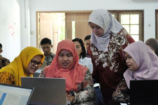 256 guru ikuti diklat koding dan kecerdasan artifisial LPD FKIP UMS