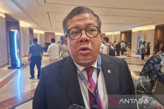 Fahri Hamzah: Proyek pemerintah pusat harus berdasarkan data dari daerah