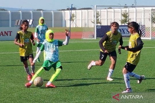 Kompetisi sepak bola wanita  diperluas ke 10 kota gaet atlet berbakat