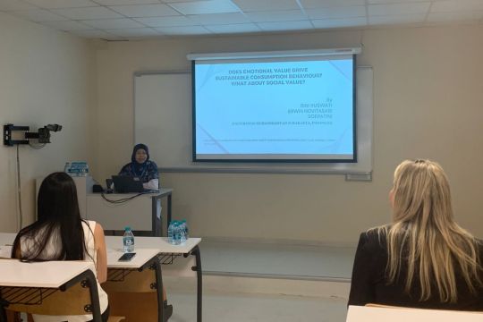 Prodi Manajemen UMS perkuat internasionalisasi lewat EBES Conference di Istanbul