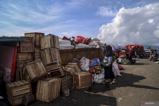 Tumpukan sampah di Pasar Barito Ternate