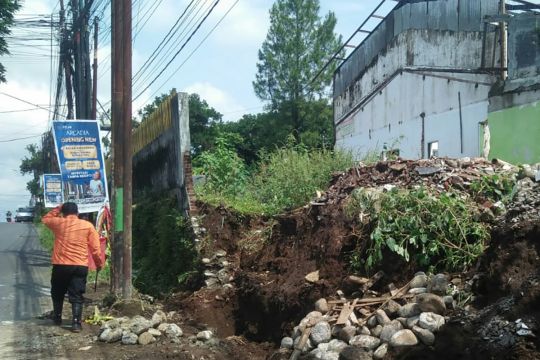 BPBD Banyumas  tangani tanah longsor dan banjir di sejumlah wilayah