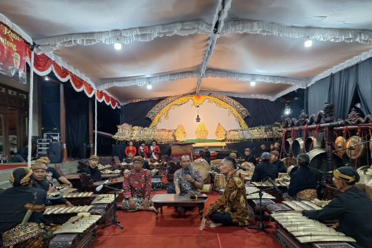 Sumanto ingin pentaskan lakon berurutan