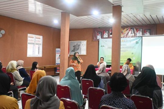 Mahasiswa Unsoed-kader posyandu bersinergi cegah stunting di Desa Muntang