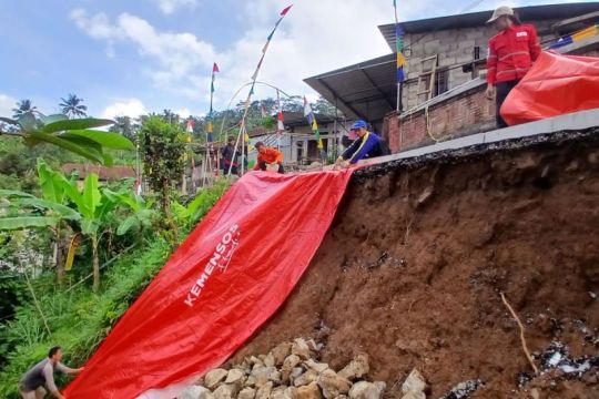 BPBD  Banjarnegara tangani longsor di Cendana