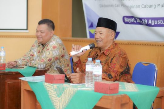 Belajar bahasa dan budaya Indonesia mahasiswa internasional UMS tinggal di Bayat Klaten