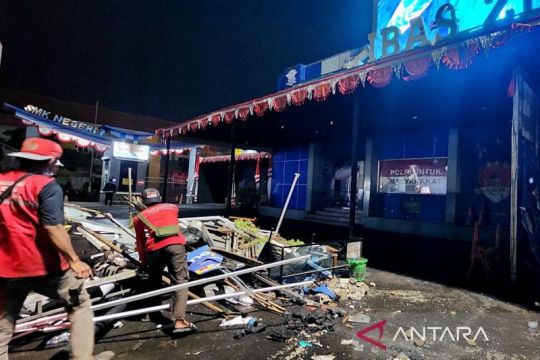 Pos Polisi Simpanglima Semarang ikut dirusak