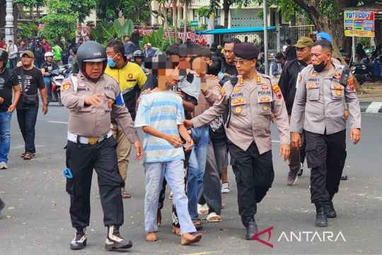 Polisi tangkap  puluhan remaja penyerang Mapolda Jateng