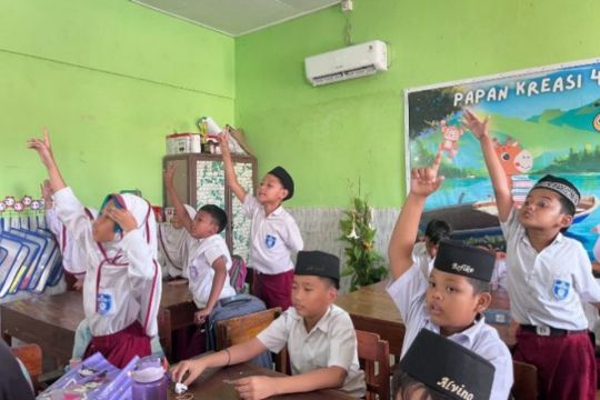 Tim PKM-PM UMS atasi penurunan minat dan keterampilan Aksara Jawa melalui gim Pitakon Semar Tanggap