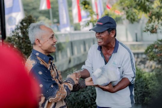 UMS dan IMM gelar aksi solidaritas sosial dengan berbagi 500 paket sayur dan beras