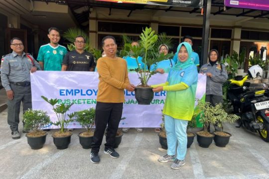 BPJS Ketenagakerjaan Surakarta gelar employee volunteering bertema Go Green