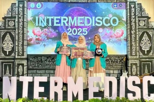 Mahasiswa FK UMS raih juara favorit poster publik di INTERMEDISCO 2025