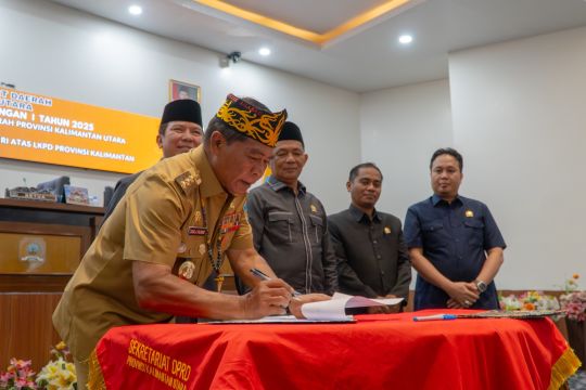 Gubernur Hadiri Rapat Paripurna di DPRD Kaltara