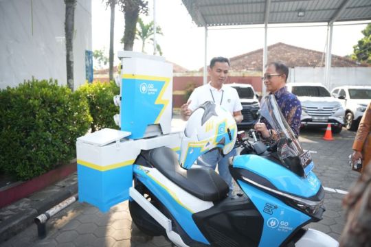 Peringatan Hari Pelanggan, "Go Charge" layanan pengisian motor listrik diresmikan di PLN UP3 Salatiga