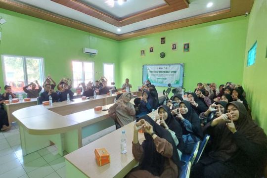 Tim UMS dorong literasi kesehatan latih penggunaan sistem Poskestren Digital dan edukasi digital
