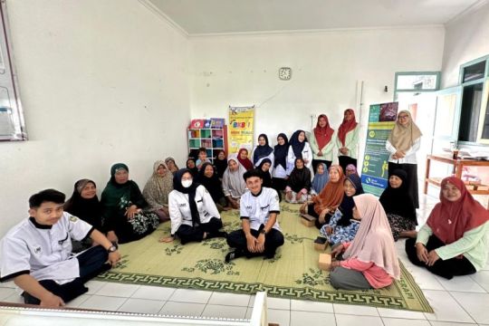 Cegah osteoarthritis Tim Fisioterapis UMS dorong aksi nyata melalui penyuluhan di Sukoharjo