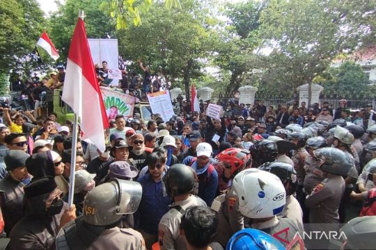 Warga Pati kembali demo tuntut Sudewo mundur dari jabatan bupati