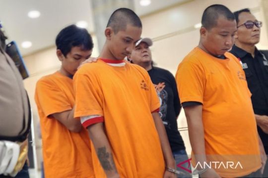 Polisi tangkap pembakar mobil di kantor Gubernur Jateng