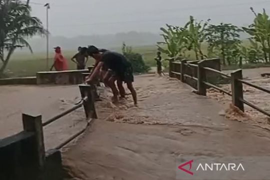 BPBD Banyumas pantau banjir di Sumpiuh dan Tambak