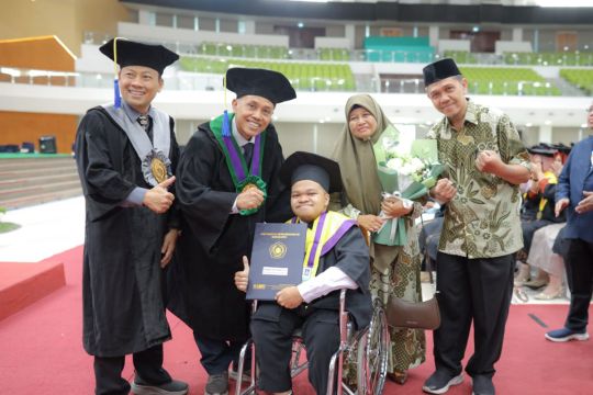 Rektor UMS setujui permohonan beasiswa Magister wisudawan difabel
