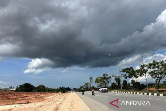 Cuaca Kepri hari ini diprakirakan berawan dan berpotensi hujan