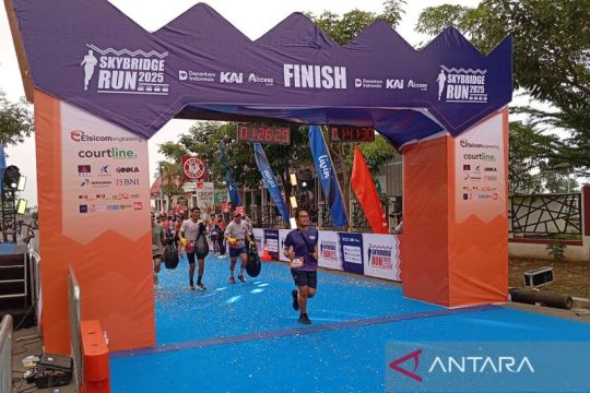 KAI kenalkan  transportasi perkeretaapian melalui Skybridge Run