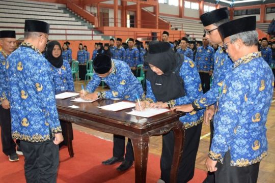 Bupati Banyumas  lantik 1.358 tenaga kerja harian lepas sebagai PPPK