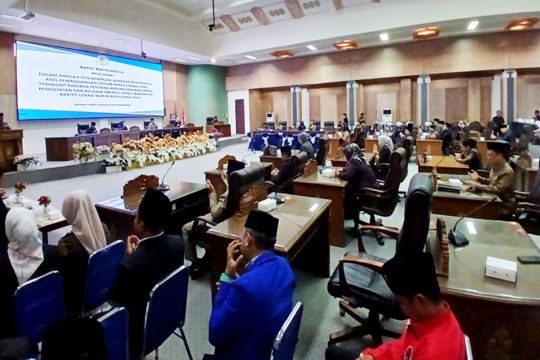 Pj Bupati Barut jawab pandangan fraksi DPRD terkait raperda perubahan APBD