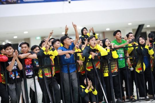 Ratusan suporter ikut meriahkan cabor pencak silat POMNAS XIX 2025