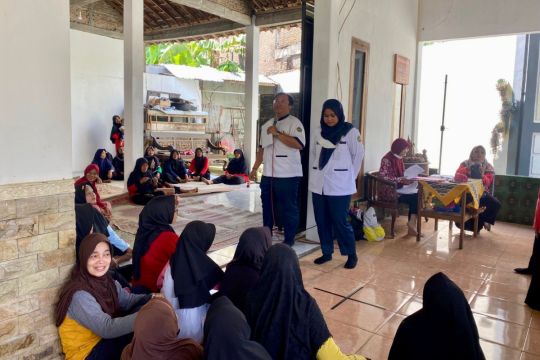 Mahasiswa profesi Fisioterapis UMS gagas program edukasi keseimbangan tubuh untuk lansia