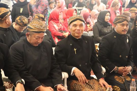 Ketua DPRD Jateng Sumanto ajak masyarakat teladani nilai positif di lakon wayang kulit
