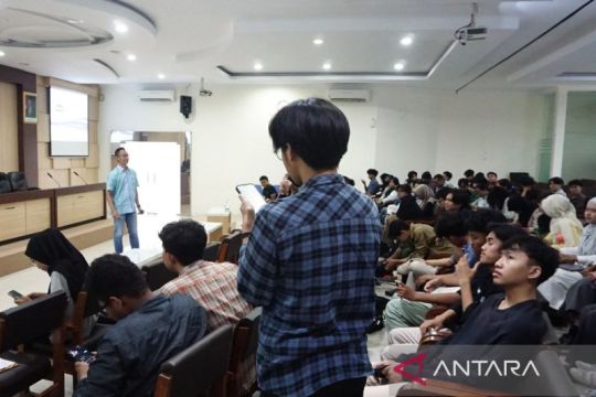 FEB UNS gandeng AdaKami selenggarakan edukasi literasi keuangan digital