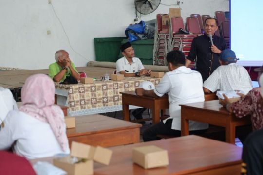 Sumanto ajak petani Karanganyar beternak ayam untuk tingkatkan penghasilan