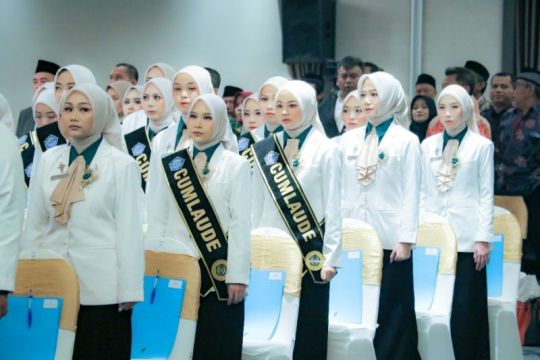 UMS raih kelulusan 100 persen first taker pada pengukuhkan 104 apoteker baru