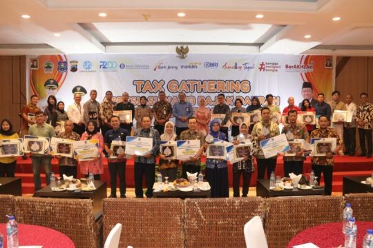 Pemkot Tegal beri penghargaan kepada Wajib Pajak Berprestasi