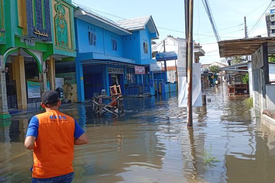 Ratusan warga Cilacap mengungsi akibat banjir di 15 kelurahan