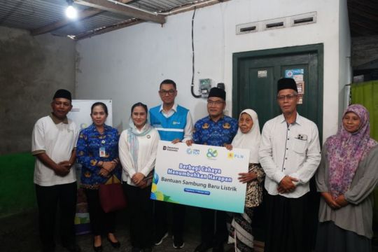 Dirut PLN pimpin penyaluran bantuan sambung baru listrik gratis di Bantul