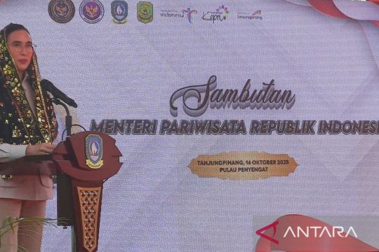 Kunjungan Menteri Pariwisata di Pulau Penyengat Page 4 Small