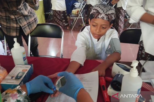 Ratusan santri di Kudus jalani pemeriksaan kesehatan gratis di Hari Santri