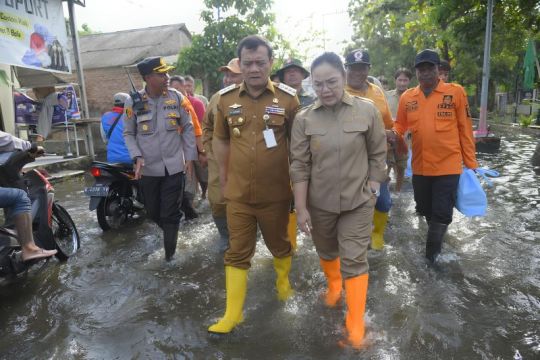 Wali Kota Semarang ingatkan warga bersiaga banjir hingga Februari 2026