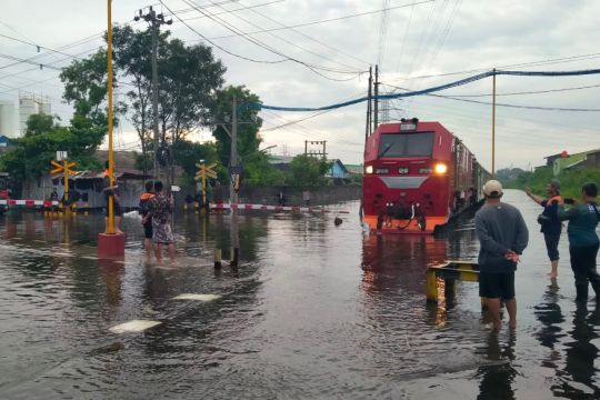 Sejumlah Kereta Api Daop 7 Madiun terdampak banjir Semarang