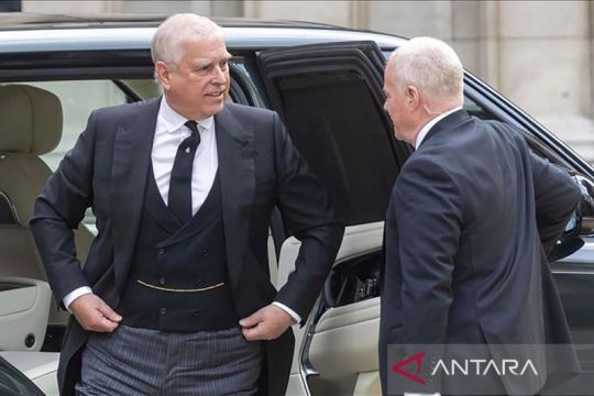 Raja Inggris Charles III cabut gelar pangeran dari Andrew