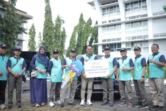 UMS terima empat unit mobil dari Bank Jateng Syariah untuk dukung operasional kampus