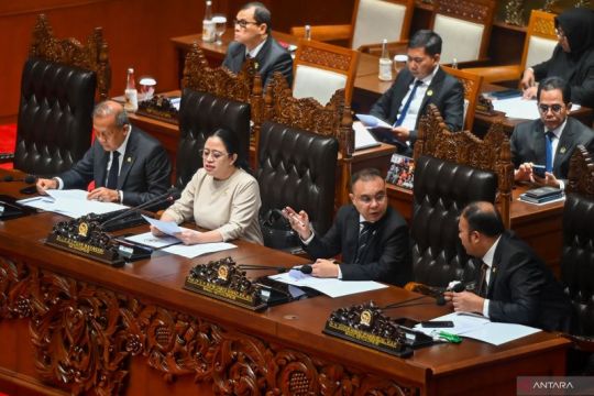 Puan Maharani pastikan tindak lanjuti putusan MKD soal Sahroni--Uya Kuya