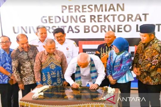Pimpinan DPRD Banjarbaru saksikan peresmian gedung rektorat Universitas Borneo Lestari
