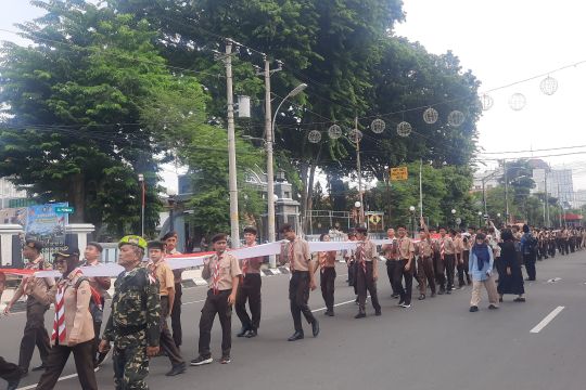 Kirab Merah Putih 1.945 meter warnai peringatan Hari Pahlawan di Semarang